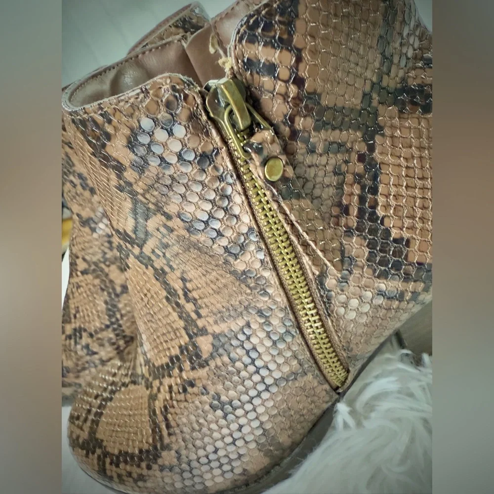 Lane Bryant Brown Snake Texture Ankle‎ Boots